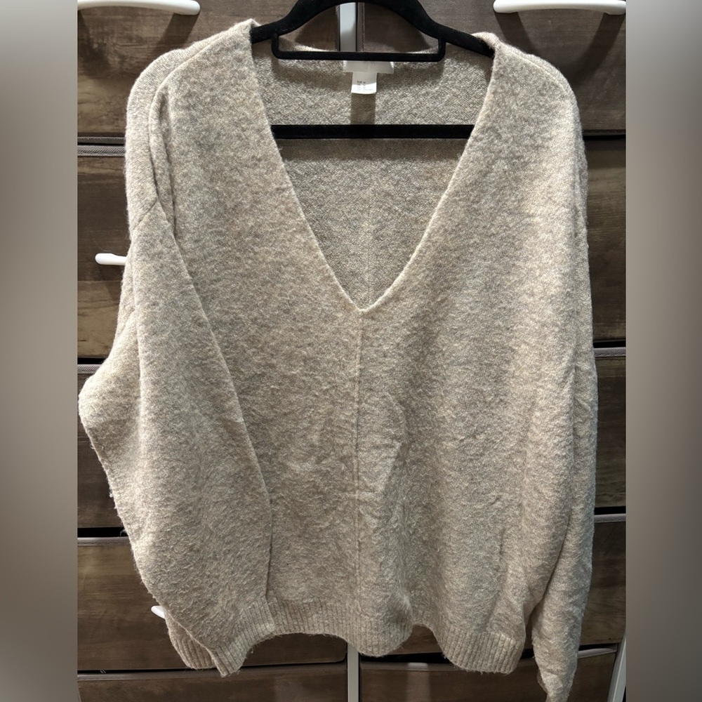 H&M Cream Wool Boucle Textured Blend V-Neck Sweater - M